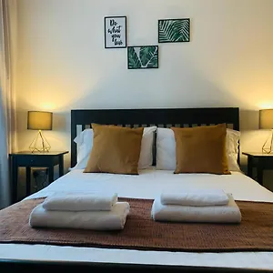 Unique 2 Bedroom In London/ Excel / Olympic Close To Line Tube Station With Gated Parking Space Appartement Londres